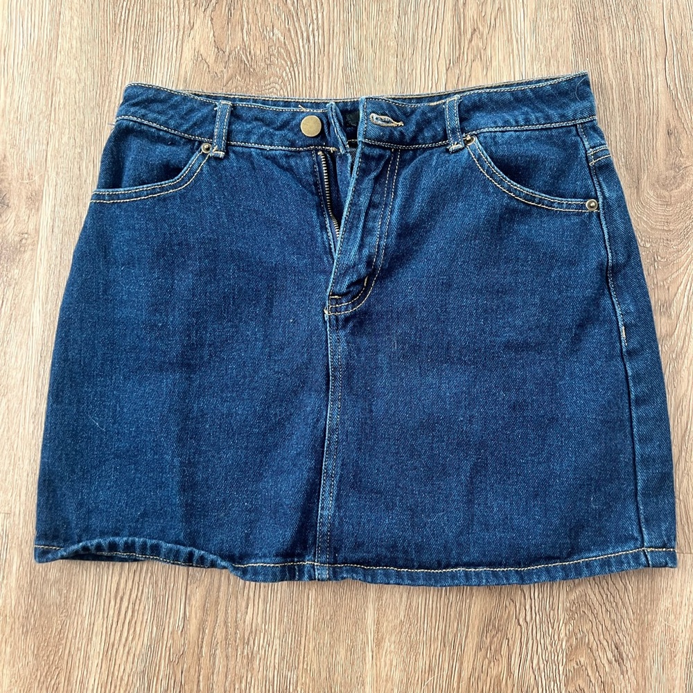 Dark denim skirt Forever 21 size M